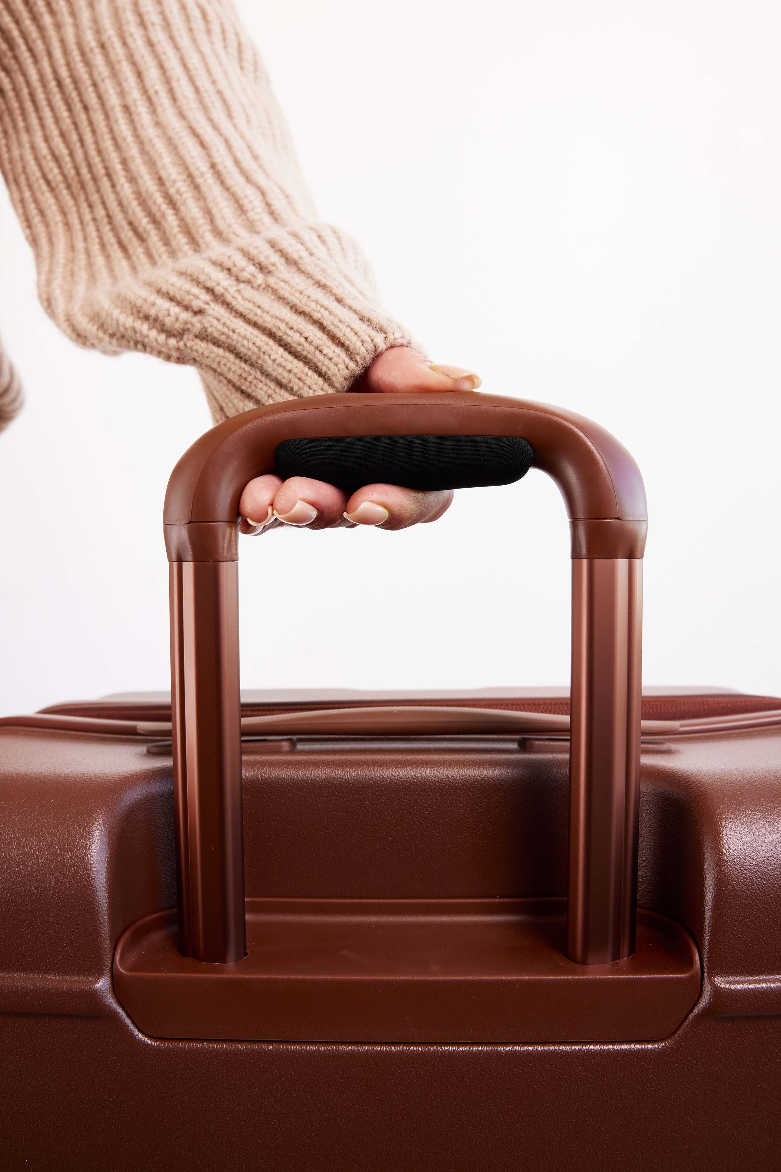 The Medium Check-In Roller in Maple - Image 12