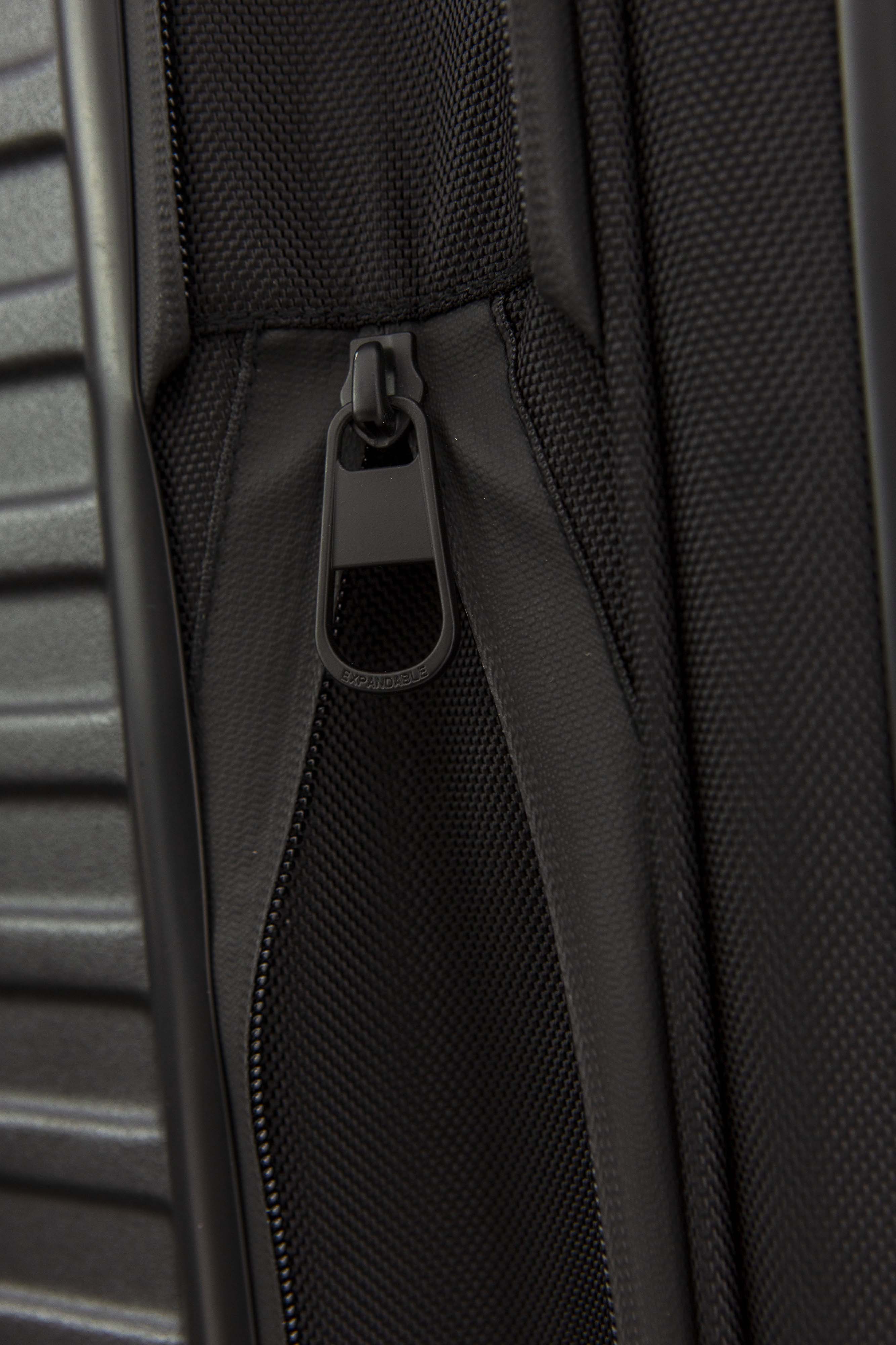 The Large Check-In Roller in Black - Image 10