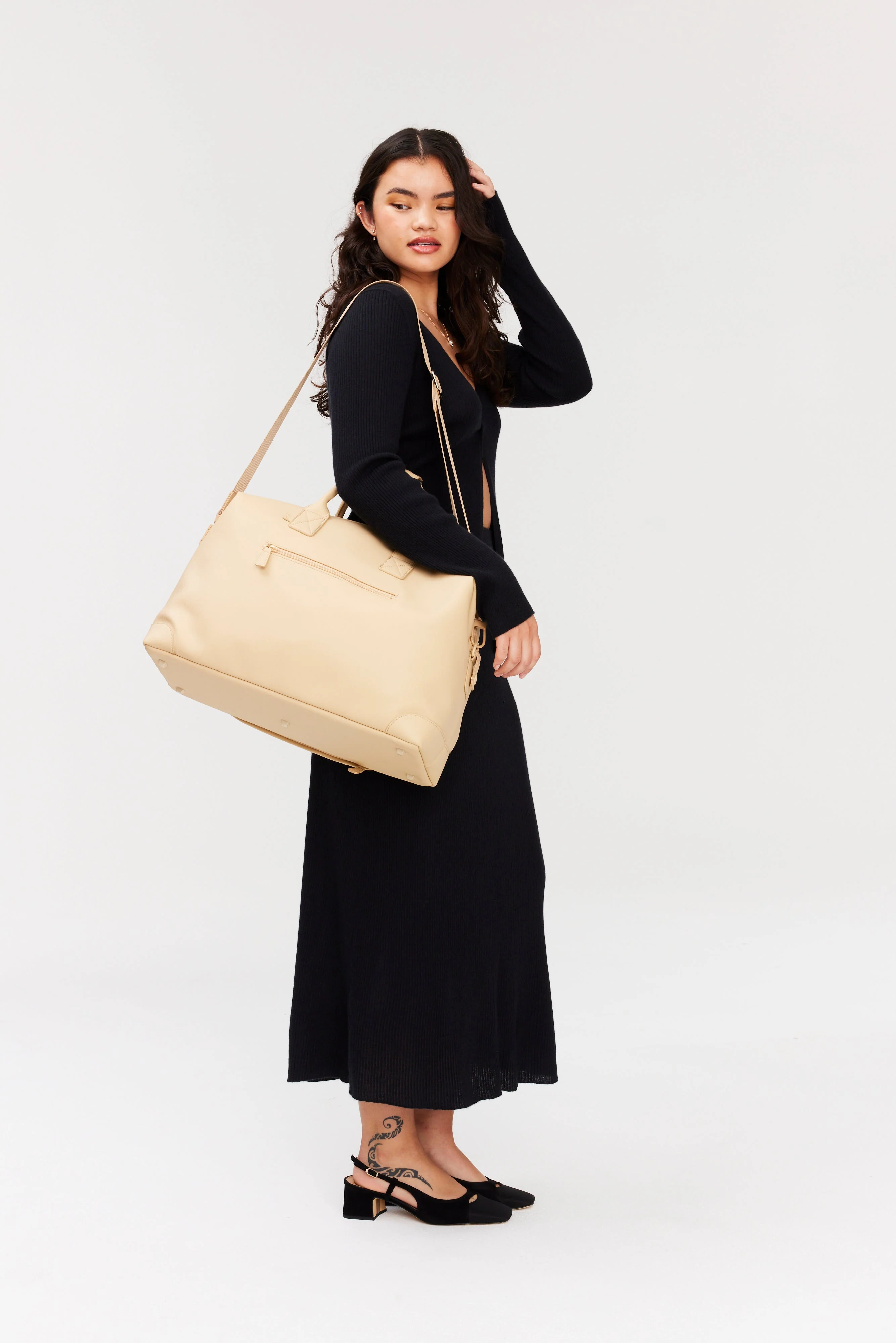 The Premium Duffle in Beige - Image 10