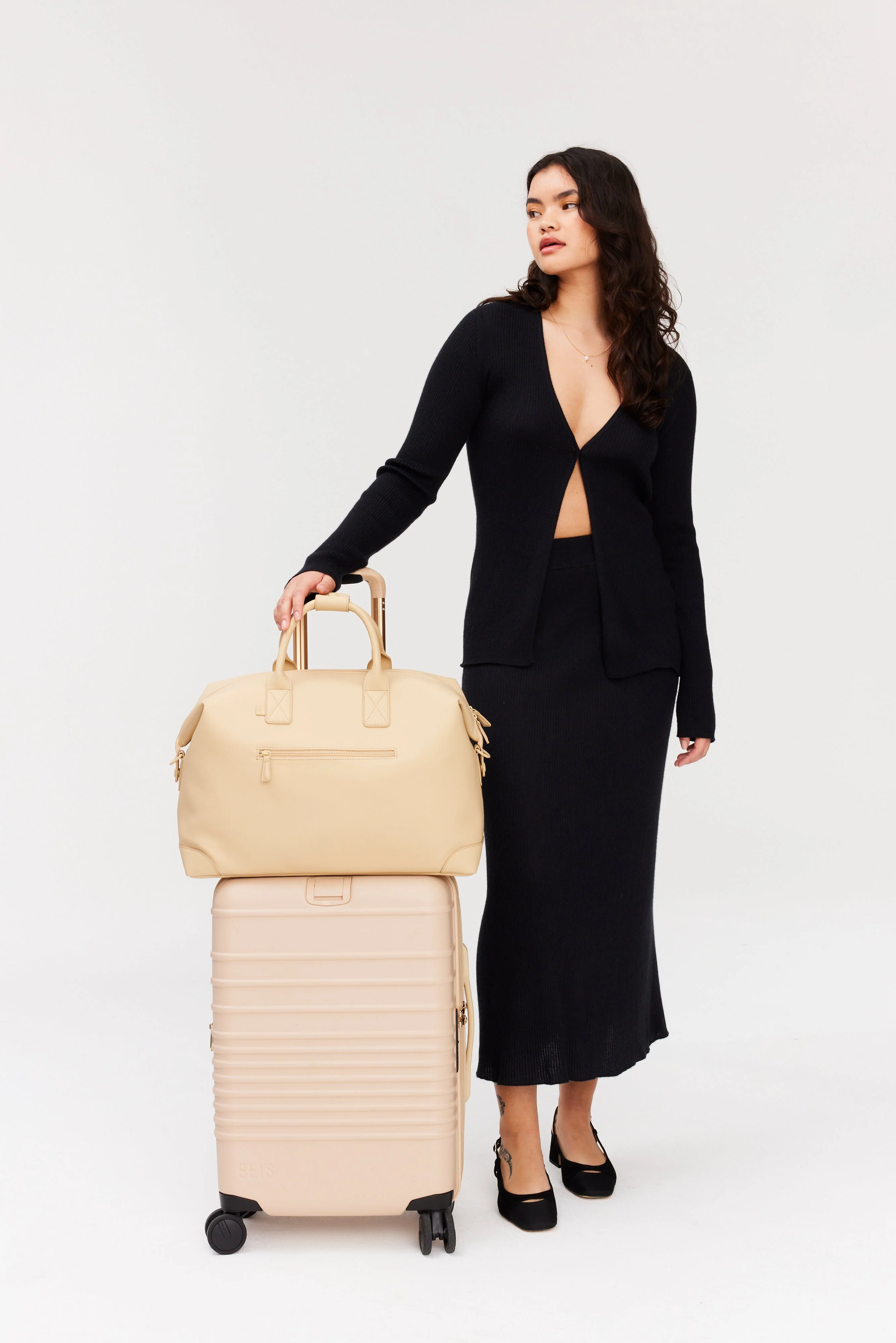 The Premium Duffle in Beige - Image 11