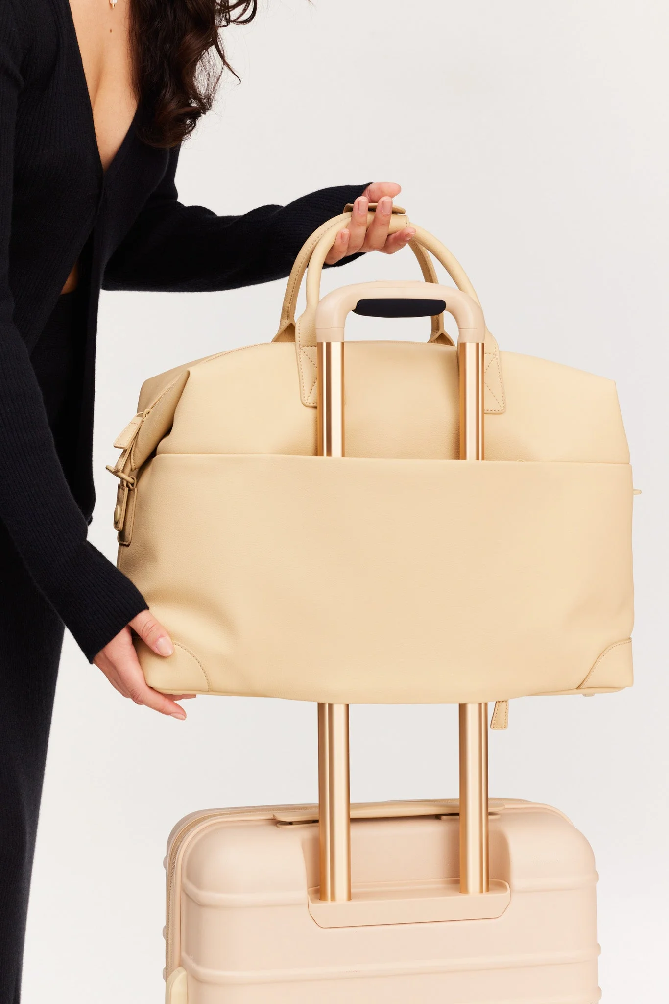 The Premium Duffle in Beige - Image 7
